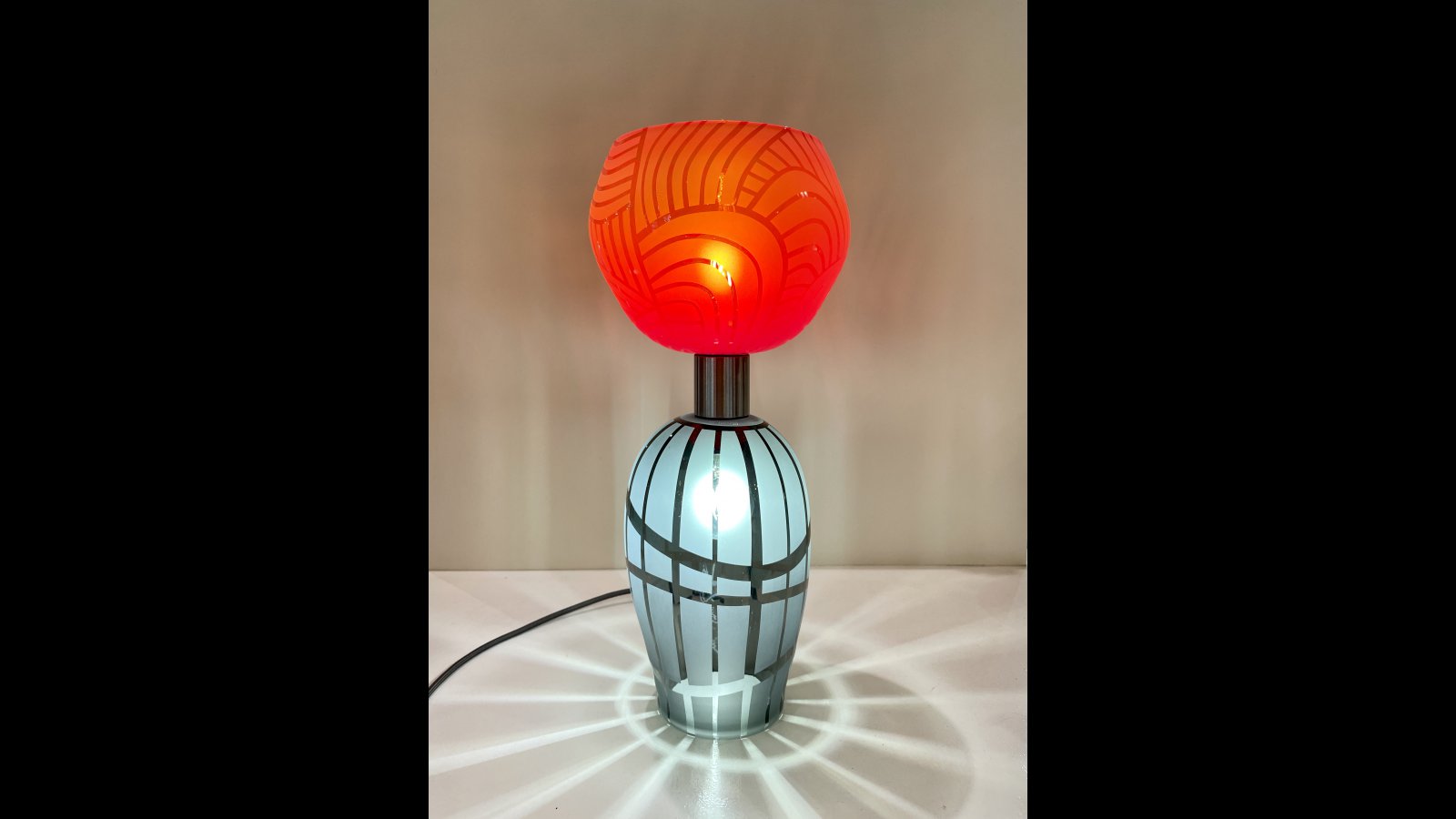 Lampe Bilboquet rouge & gris > Lampes  Poser > Bilboquet et Diabolo