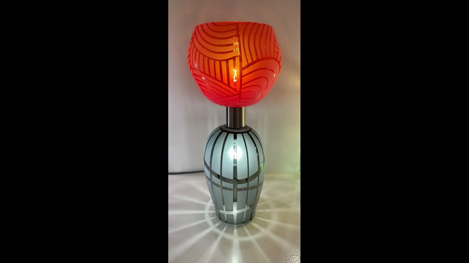 Lampe Bilboquet rouge & gris > Lampes  Poser > Bilboquet et Diabolo