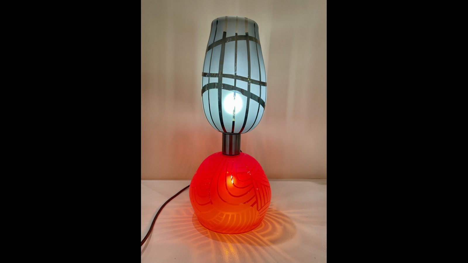 Lampe Bilboquet rouge & gris > Lampes  Poser > Bilboquet et Diabolo